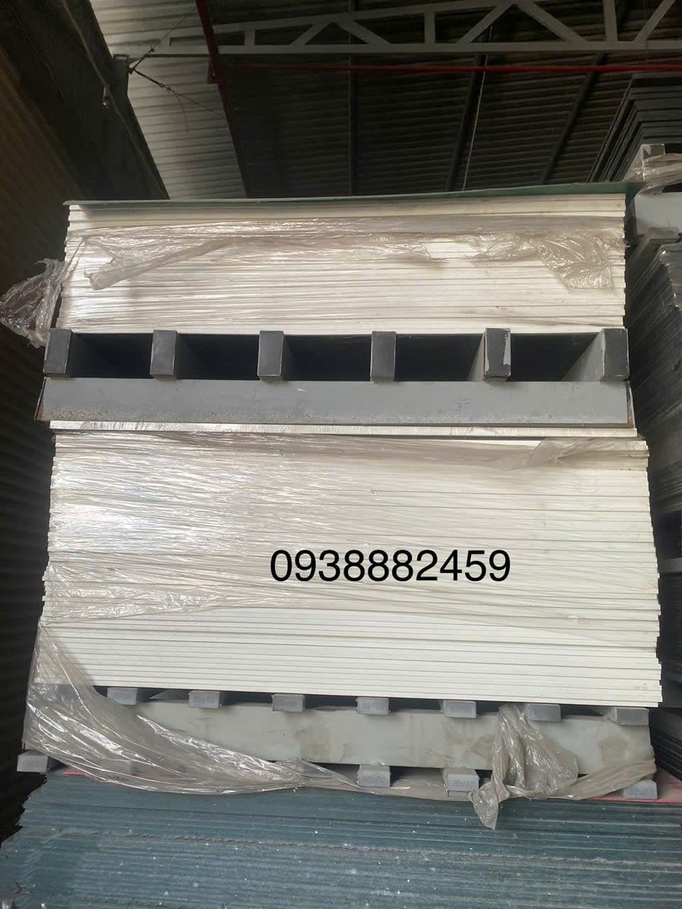 Tấm nhựa xếp kiện trong kho